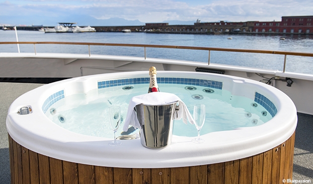 CroisiEurope La Belle De l'Adriatique Hot Tub.jpg